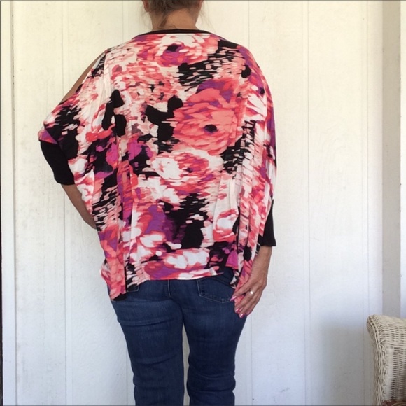 JUICY COUTURE FLORAL PRINT COLD SHOULDER TOP MEDIUM - Picture 5 of 7